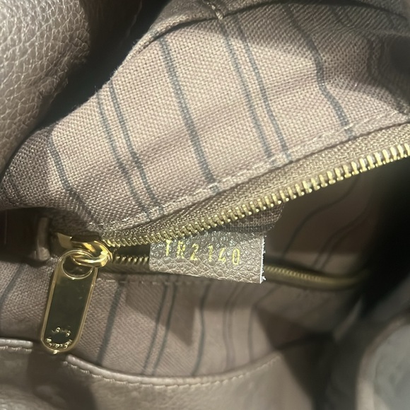 AUTHENTIC LV Empreinte Artsy MM Taupe Glace - Picture 10 of 11